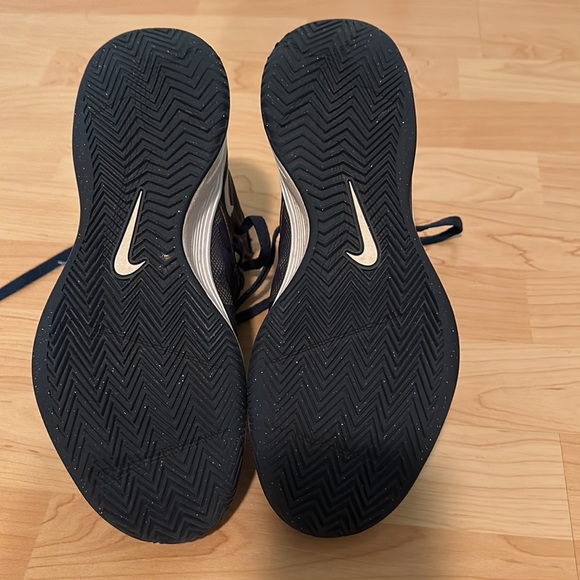 Nike size 8 Hyperfuse shoes - Picture 5 of 5